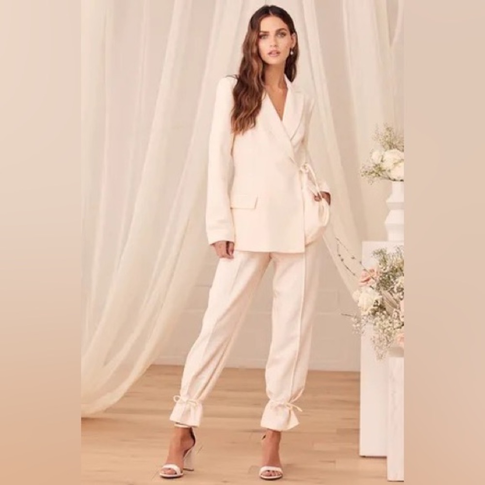 Lulu’s Classic Ivory blazer with matching trousers